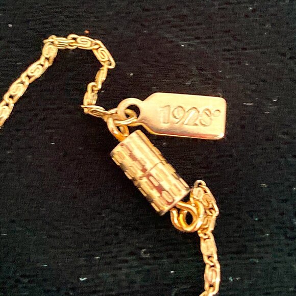 Pretty cameo locket necklace signed 1928 - Picture 6 of 6